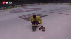 Reportáž: Sledge hokej na vlastní kůži. Dřina větší než na bruslích