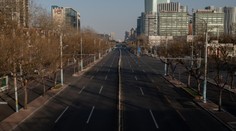 Ulice zejí prázdnotou, lidem měří teplotu na každém kroku, tvrdí Čech