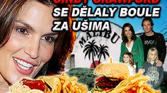 Cindy Crawford se dělaly boule za ušima
