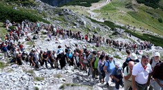 V Tatrách se tlačí nezkušení turisté! Hromy ignorují, předpověď nesledují