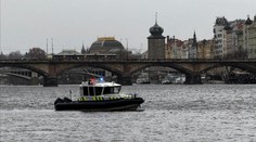 Lidi v Praze slyšeli výstřel. Policie pak ve Vltavě našla mrtvého muže