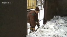 Mráz a sníh připravily sklad o uhlí. Škoda v řádu desetitisíců