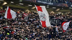 Fanoušci Ajaxu chtěli násilně vniknout na stadion Slavie. Zasahovala policie