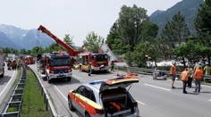 V Bavorsku vykolejil vlak. Čtyři lidé nepřežili, desítky lidí se vážně zranily