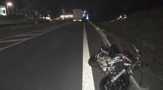 Prudký náraz! Motorkář se střetl s chodcem, oba muži zemřeli