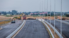 Dokončení D11 se posouvá o další tři roky. Kremlík viní úředního šimla!
