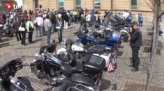 VIDEO: Vysočinou projely Harleye a Ferrari