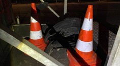 Na dálnici D1 se kamionu utrhla pneumatika, nabouralo do ní pět aut