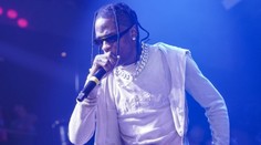 Travis Scott předvedl v Praze energickou show. Na pódium pozval fanoušky