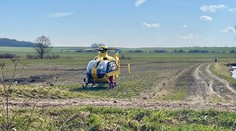 Na Náchodsku se zranilo malé dítě motorovou pilou. Na místo letěl vrtulník