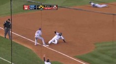 NEUVĚŘITELNÉ VIDEO: Baseballista vysklil pálkou kameru