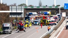 Detaily k tragédii u Lipska: Autobus řídil Čech, vyšetřuje ho policie