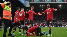 Trable na Elland Road: 70 fanoušků bez lístku, Elangu trefili z tribuny do hlavy