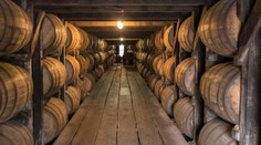 Sklad v Kentucky se zhroutil. Do země vyteklo 9000 sudů whiskey