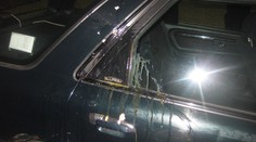 Muž v Hradci Králové napadl taxikáře! Ze svého domu poté jeho vůz zaházel syrovými vejci!