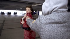 Černý pasažer napadl revizorky! Plivl jim do tváře a zbil je