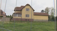 Muž si koupil dům se zahradou. Po letech zjistil, že mu její část nepatří
