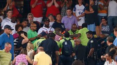TRAGÉDIE! Při zápase MLB zemřel fanoušek, spadl z 15 metrů