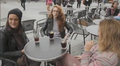 Vzrušující VIDEO: Tři krásné holky sahají mužům na rozkrok! Kvůli penězům