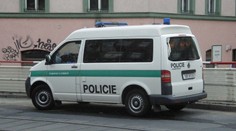 Policisté dopadli mladíky, kteří v Mostě stříleli z auta z pistole po ženě s kočárkem!