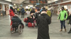 Košice přestávají zvládat nápor uprchlíků. Chybí pro ně jídlo i pití
