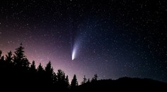 K Zemi míří jasná kometa. Mohla by být viditelná pouhým okem