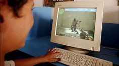 Desetiletá holka se vydávala za pedofila