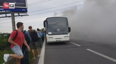Na Rozvadovské spojce HOŘEL AUTOBUS! Cestující utekli