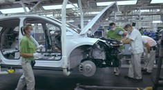 Automobilky drtí problémy s výrobou. Na nový vůz se čeká i dva roky