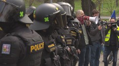 Kauza Vrbětice vyhnala lidi do ulic, protestovali před ruskou ambasádou