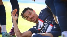PSG nadělilo Auxerre 5:0, poprvé se trefil Ekitike. Marseille přehrála Monako