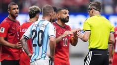Egypťané pálí do rozhodčího Letexiera. Gratuluji Argentině k titulu, zuřila hvězda