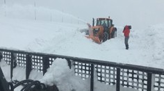 V Krkonoších leží i 6 metrů sněhu! Tyto záběry se jen tak nevidí