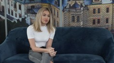 Karlos řeší údajnou milenku s policií. Dívka se stydí a chce se omluvit
