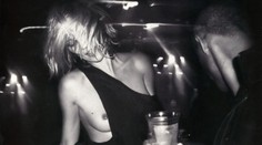 Kate Moss zase ukázala prsa