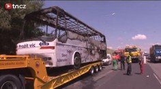 V Praze HOŘEL AUTOBUS! Cestující se včas dostali ven...