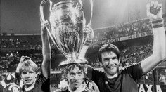 Aston Villa truchlí. Na následky pádu zemřela klubová legenda