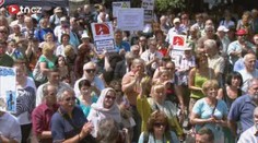 KALOUSKU, MÁŠ PADÁKA! Demonstranti protestovali proti vládě
