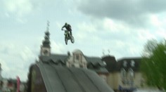 Až k oblakům, ale na motorkách! Video
