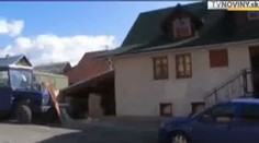 Opilý traktorista vjel do hospody: jeden mrtvý, dva zranění