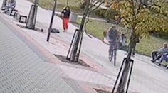 Cyklista srazil na chodníku dítě. Mávl rukou a z místa ujel