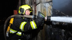 Vyhořelý sklad už jen doutná, místo navštívil i primátor