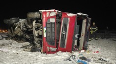 Šest dopravních nehod během chvíle. Silnice na Sokolovsku pokryla ledovka