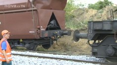 Na kolejích číhá smrt! Povolené šrouby, shnilé pražce...