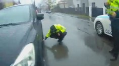 Před policií se schoval pod auto. Muž měl v Ostravě krást stroj Technických služeb