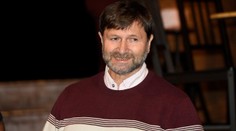 Hrušínský přirovnal koronavirus k "lehké chřipce". Teď se omluvil