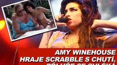 Amy Winehouse se svléká a přitom hraje scrabble