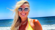 Lucie Borhyová si užívá léto plnými doušky. Ukázala odvážnou fotku z pláže