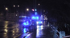 Chtěl si odskočit a SPADL DO VLTAVY! Vytáhli ho policisté