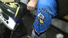 HOKEJOVÝ PRALES: Krokodýli vs. Kačeři! 10 gólů, rvačka i zmatky na trestné lavici